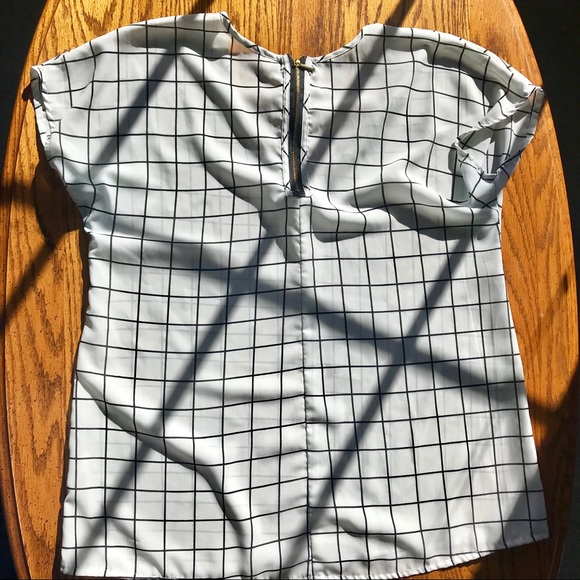 Preppy patterned top. - Picture 3 of 4